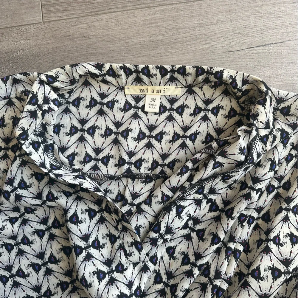 Miami v-neck blouse with roll up sleeves - size medium